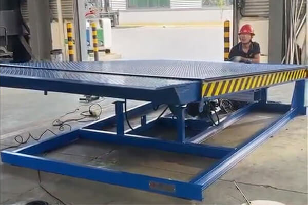 telescopic lip dock leveler