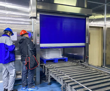 high speed door in pallet conveyor pic