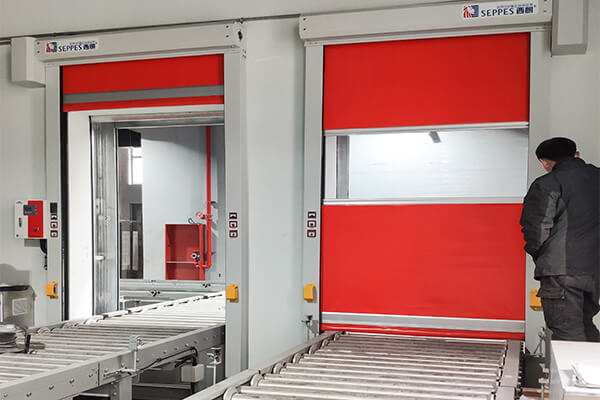 high speed door in pallet conveyor pic