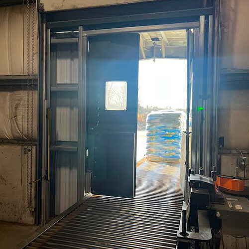 Traditional barn door in pallet conveyor pic