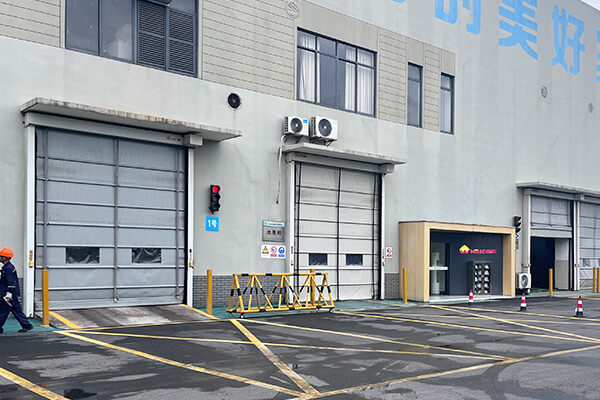 high speed folding door pic