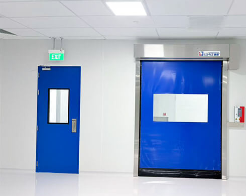 Cold room entrance door for seafood processing plant